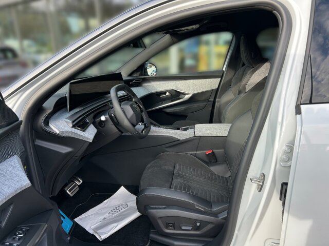 Peugeot 3008 GT 145 +Winter-Paket+Pano-Navi+SHZ+Kamera Peugeot 3008 GT 145 +Winter-Paket+Pano-Navi+SHZ+Kamera