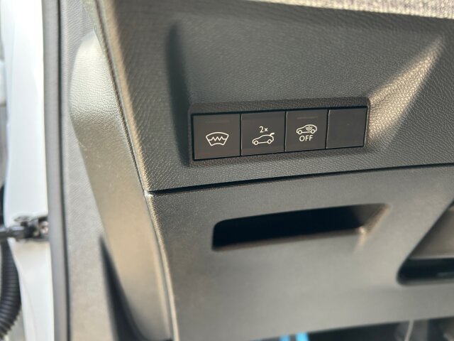 Peugeot 3008 GT 145 +Winter-Paket+Pano-Navi+SHZ+Kamera Peugeot 3008 GT 145 +Winter-Paket+Pano-Navi+SHZ+Kamera