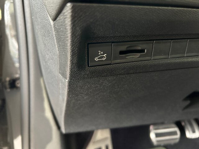 Peugeot 308SW GT 145 eDSC +NAVI+360°Kamera+Pano-Dach Peugeot 308SW GT 145 eDSC +NAVI+360°Kamera+Pano-Dach