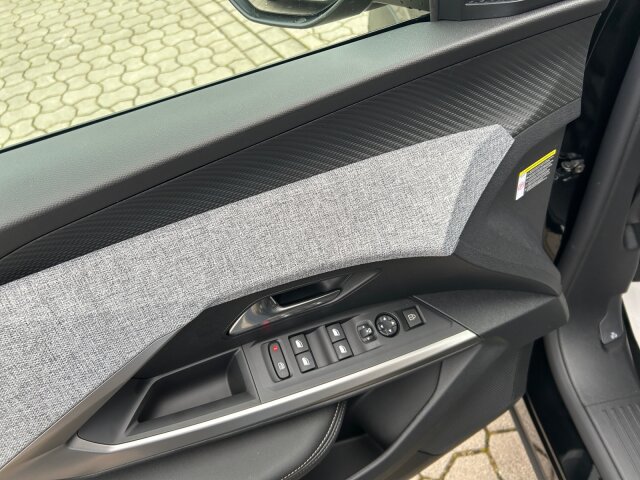 Peugeot 5008 Allure Business 145 +SHZ+LED+Kamera+GJR+ Peugeot 5008 Allure Business 145 +SHZ+LED+Kamera+GJR+