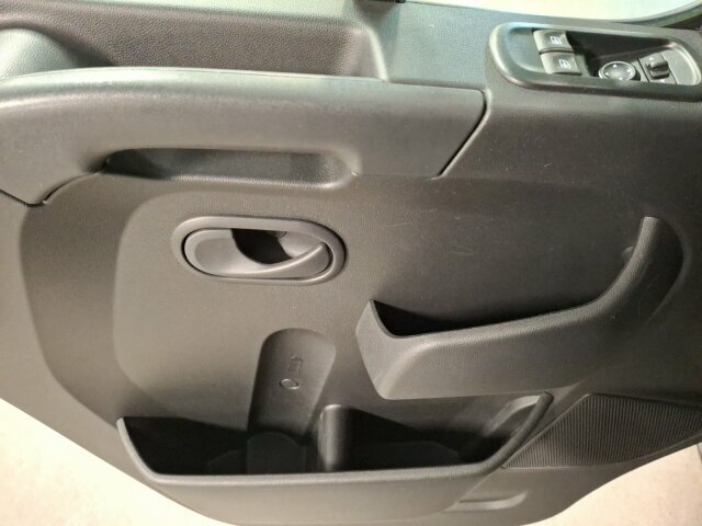 Opel Movano B 2.3 CDTI Doka Kasten L2H2 7-Sitzer Klimaautomatik AHK Opel Movano B 2.3 CDTI Doka Kasten L2H2 7-Sitzer Klimaautomatik AHK