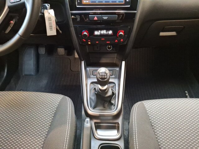 Suzuki Vitara 1.4 HYBRID Comfort Klimaautomatik Allwetter Suzuki Vitara 1.4 HYBRID Comfort Klimaautomatik Allwetter