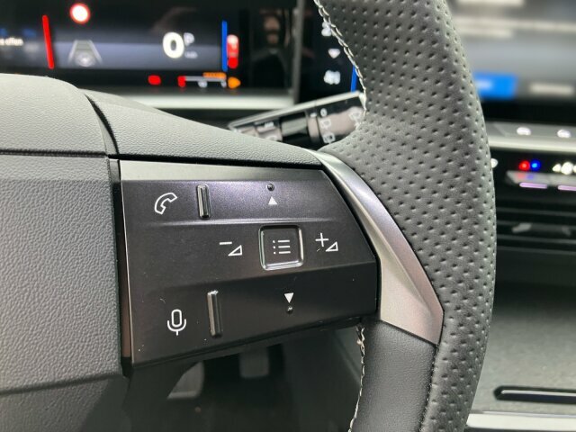 Opel Grandland 1.2 GS Allwetter Head-Up Display (BG) Opel Grandland 1.2 GS Allwetter Head-Up Display (BG)